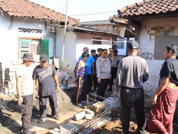 Peduli Masyarakat Kurang Mampu, Polresta Mataram Lakukan Bedah Rumah di Lingsar