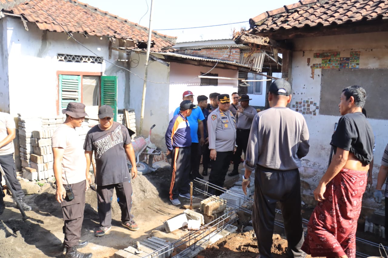 Peduli Masyarakat Kurang Mampu, Polresta Mataram Lakukan Bedah Rumah di Lingsar