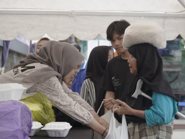 MIM Foundation Berbagi 500 Paket Makan Gratis