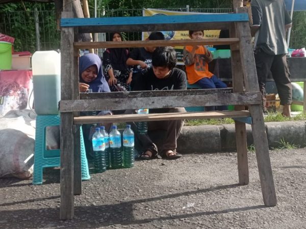 Demi Sekolah Buah Hati, Tangan Berbagi berikan Bantuan Pedagang BBM