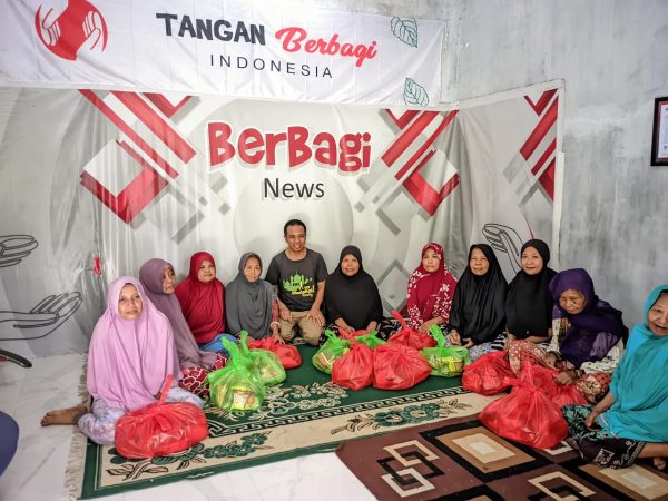 14 Paket Sembako dibagikan kepada Orang tua/Dhuafa di Wilayah Ampenan