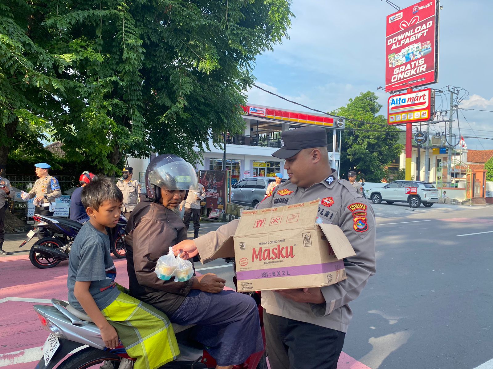 Polresta Mataram Bagikan Takjil Gratis, Wujud Kepedulian di Bulan Ramadhan