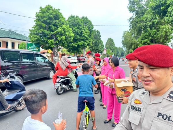 Sat Resnarkoba Polresta Mataram Berbagi Takjil, Wujud Kepedulian di Bulan Ramadhan