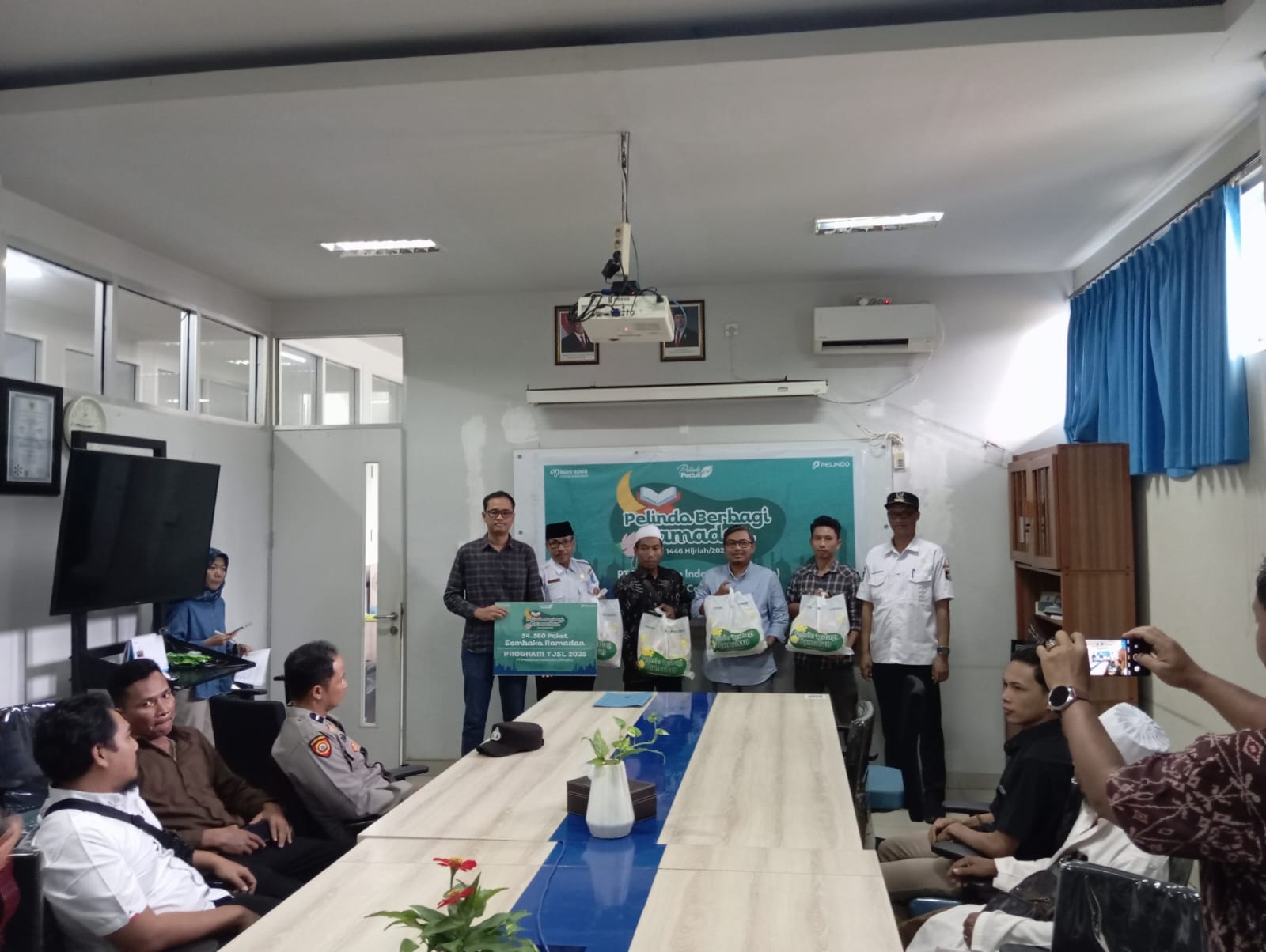 "Pelindo Berbagi Ramadhan" 54.560 Sembako dibagikan hingga 6.835 Anak Yatim dapat Santunan